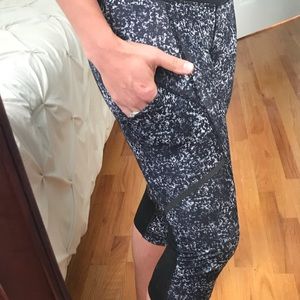Lululemon women’s cropped leggings size 6
